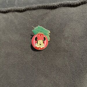 Disney pin 75089 Minnie Mouse Christmas Ornament Hidden Mickey 2010 pine branch
